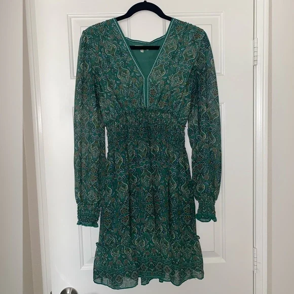 green emerald velvet dress Petal and Pup Women's Sullivan Puff Sleeve Maxi Dress main image 1